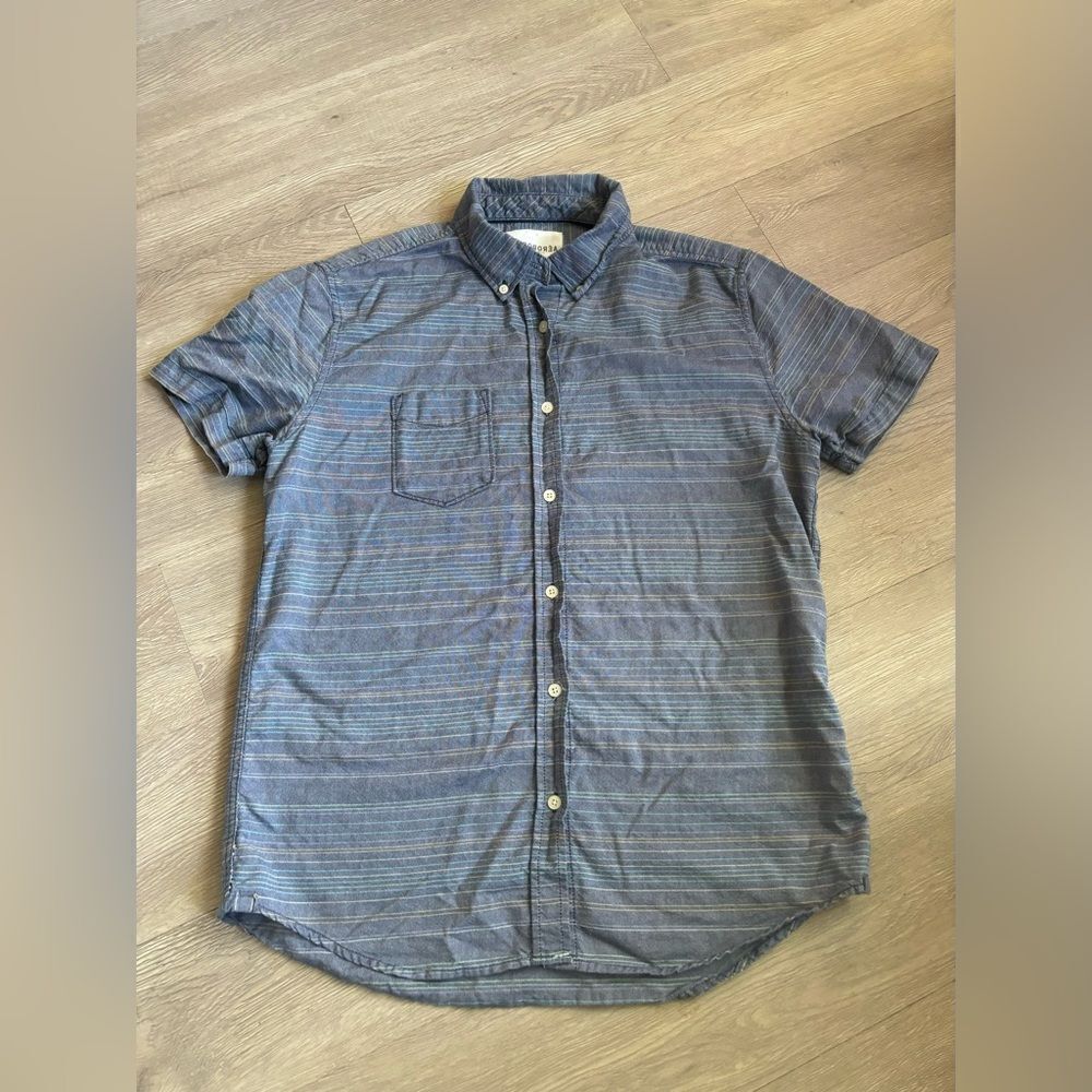 Aeropostale Men's short sleeve button down shirt Size Large